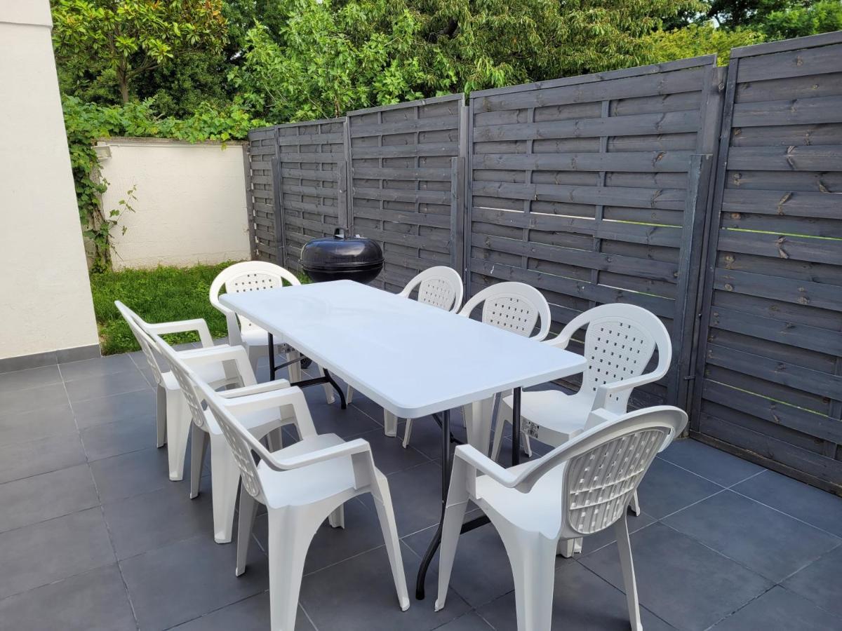 Spacious 2-Bedroom Apartment: Paris Area with Parking & Terrace Villepinte  Exterior photo